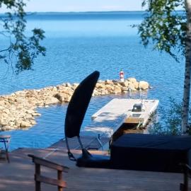 Mukava pieni 2-4h mökki min 2 vrk Saimaan rannalla, poreallas, puusauna, Wi-Fi, Smart TV, parivuode ja vuodesohva、サヴォンリンナのホテル