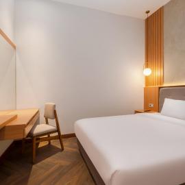 Omni Rooms by Sinergi, hotel em Semarang