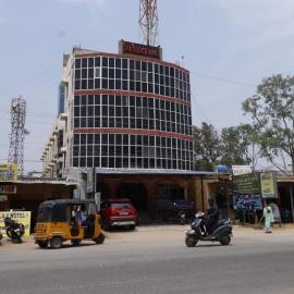 Hotel Sai Palace Inn, hotelli kohteessa Puttaparthi