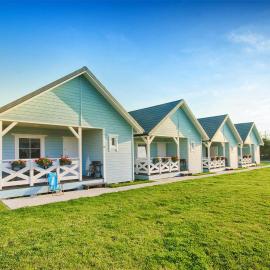 2 Bedroom Beach Front Home In Jaroslawiec, hotel in Jarosławiec