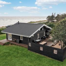 3 Bedroom Stunning Home In Sjællands Odde, hotell i Tjørneholm