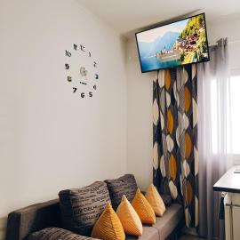 Neuwertiges Apartment mit schnellem WLAN, Netflix, Glasfaser, Kostenlose Privatparkplatz auch für Transporter geeignet R8, hotel di Freiberg am Neckar