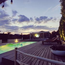 Guest house with private pool & jacuzzi, מלון בVelddriel