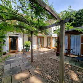 Oak Tree Rooms LTD, hotel u gradu Brokenherst