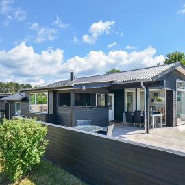 Gorgeous Home In Knebel With Sauna, hotel sa Knebel