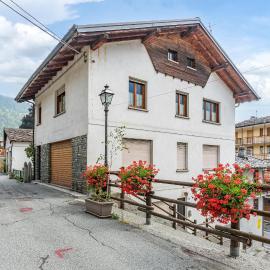 Casa Lucia: Brusson şehrinde bir otel
