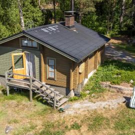 Pinetree Cottages Sunny cabin, hotel in Pyhäranta