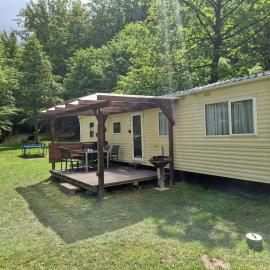Ferienhaus direkt am See Mobilheim am Schönsee, hotell sihtkohas Urnshausen