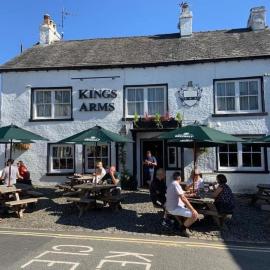 The Kings Arms, מלון בקרטמל