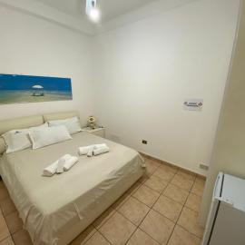 Zanella Bed, hotel in Torre Lapillo