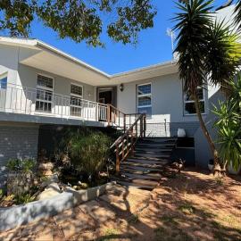 Cape Select Luxury Accommodation, hotel in Durbanville