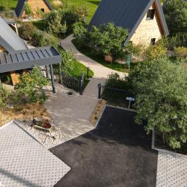 LES CHALETS DE COYRON., hotel u gradu Coyron