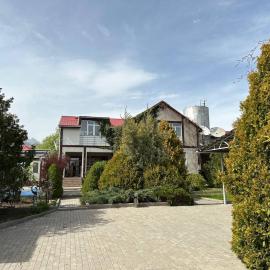 Любимый, hotel in Cholpon-Ata