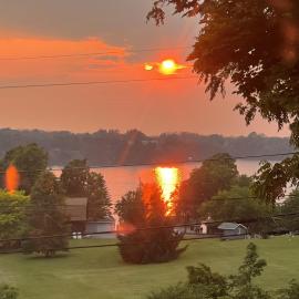 Lazy Dayz Vacation Rental, hotel in Picton