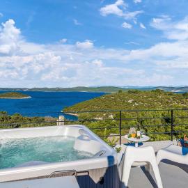 Cozy Home In Dragove With House Sea View, khách sạn ở Dragove