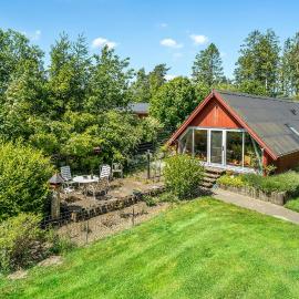 2 Bedroom Gorgeous Home In Glesborg, hotel in Glesborg