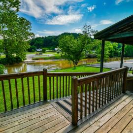 Toccoa River House- Toccoa River Front-2br/2ba-wifi-walk to town-Free Activities