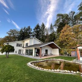 High-End-Haus mit Garten und Extras