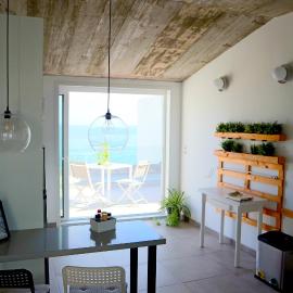 Durmiendo sobre el mar, Vivienda Los Riscos