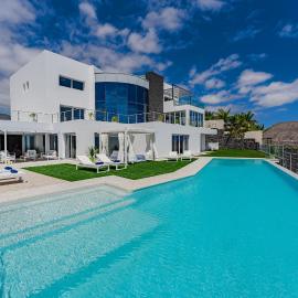 The Eagles Luxury Spa Villa Overlooking Siam Park Sleeps 14