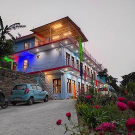 Radha Gopal Royal, Kausani, hotel in Kausani