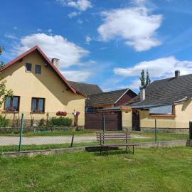 Ubytování Dobešov, hotel in Černovice