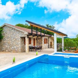 Villa Kiara, khách sạn ở Unešić