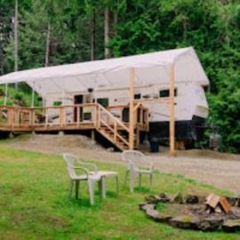 Lower Meadow on Saltspring Island, готель у місті Fernwood