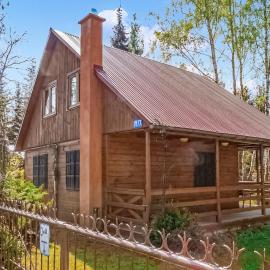 4 Bedroom Cozy Home In Okuninka, hotel in Okuninka