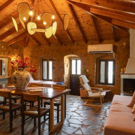 Vasiliki Cozy & Modern House Githio view, hotelli kohteessa Gythio