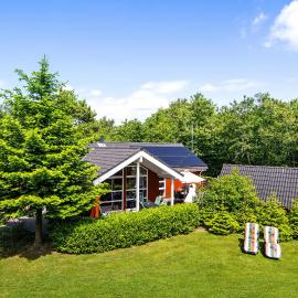 4 Bedroom Beautiful Home In Oksbøl, viešbutis mieste Oxbøl