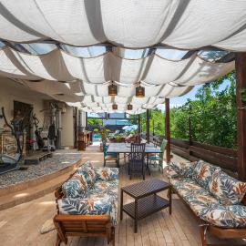 Beautiful Apartment In Peroj With House Sea View, hotel a Peroj