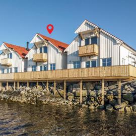 Beach Front Home In Smøla With Kitchen, hotel v destinaci Smøla