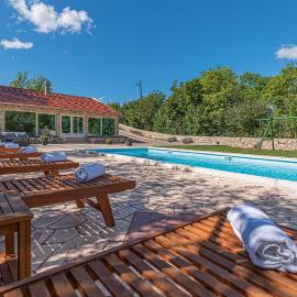 Stunning Home In Knin