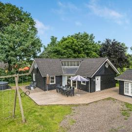 Amazing Home In Fårvang With Sauna、Fårvangのホテル