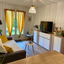 Appartement avec jardin، فندق في بانيول دو لون