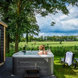 Panorama wellnesslodges x Vakantiepark Hölte, hotel v destinácii Rijssen