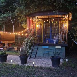Git'an Périgord Roulotte bella – hotel w mieście Groléjac