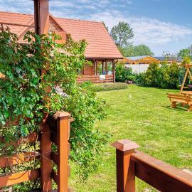 2 Bedroom Cozy Home In Kladno, hotel in Pleśna