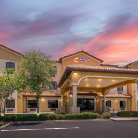 Comfort Inn & Suites Northeast - Gateway, hotel sa St Petersburg
