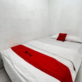 RedDoorz at Penginapan Bunda โรงแรมในCitepus