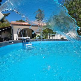 Villa Mareluna with pool、リド・マリーニのホテル