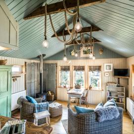 Luxury self catering 1 bed cottage with log burner, hotel a Applecross