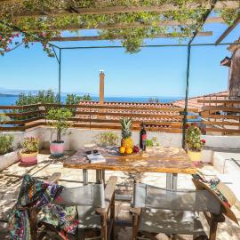 Joannas Sea-View Stone House, hotel a Katávolos
