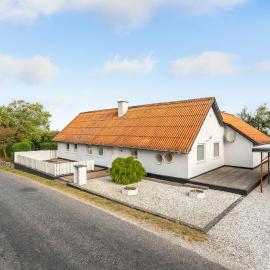 Two-Bedroom Holiday Home In Spottrup, hotell i Spottrup