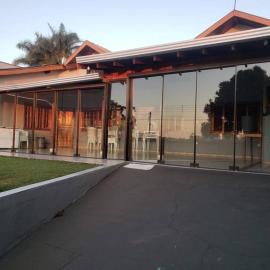 Casa grande com piscina Chácara do Dinho