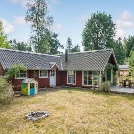 2 Bedroom Beautiful Home In Strøby, khách sạn ở Strøby