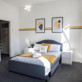 Business Stay - 4BR - 6 Sleeps - Monthly 30 Percent Off, hotel din Wallasey
