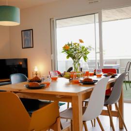 Lumimizan- Spacieux, grand balcon, wifi, lac et plage, Hotel in Mimizan