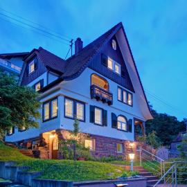Familienglück im Schwarzwaldhaus mit Schlossblick, hotel din Neuenbürg